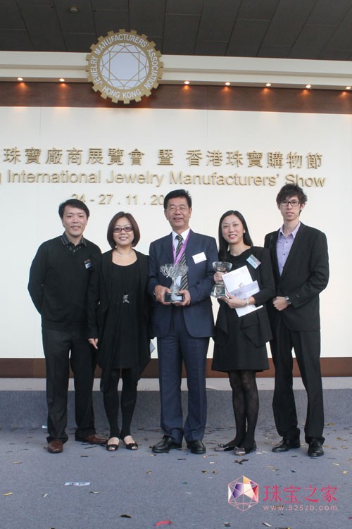 WCJ榮膺“最受買家歡迎首飾設計比賽”8項大獎2011香港珠寶制造廠商展覽會開幕儀式上為獲獎設計師頒獎