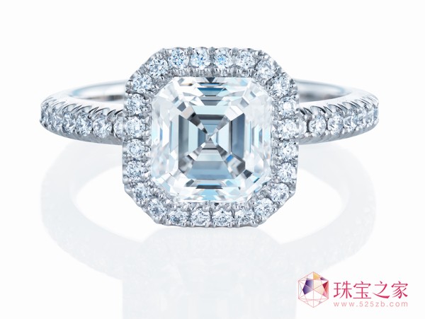 @ʯ錚еġӰ󎟡(Jeweller of Light)Ƞ˹@ʯ錚(De Beers Diamond Jewellers)yAš·feµAO(sh)ӋAȫAuraϵУAuraϵеĻʽиɫ@ʯ,ԏጌŮȻăAĽ֮顣