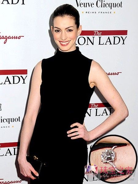 ANNE HATHAWAY 安妮海瑟薇祖母綠婚戒