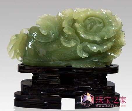 小心買到翡翠仿制品:揭秘那些長得像翡翠的玉石
