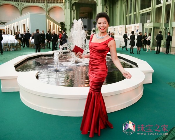 高大上古董展上戴千萬級珠寶的明星們